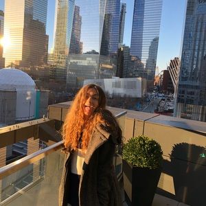 Meet your Posher, Claire